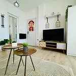 Toni House 405 Marina Apartment *