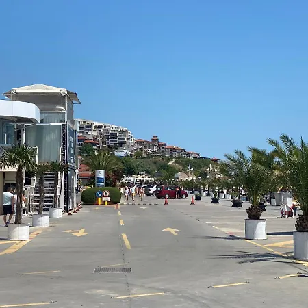 Апартаменти Toni House 405 Marina