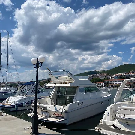 Апартаменти Toni House 405 Marina Светий Влас