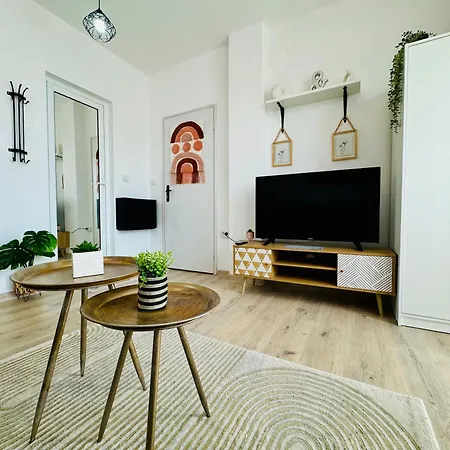 Toni House 405 Marina Апартаменти *