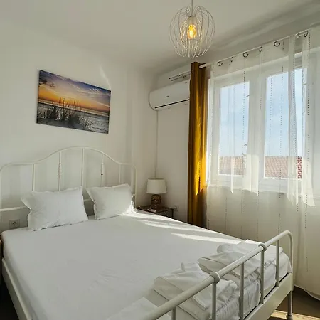 Toni House 405 Marina Апартаменти